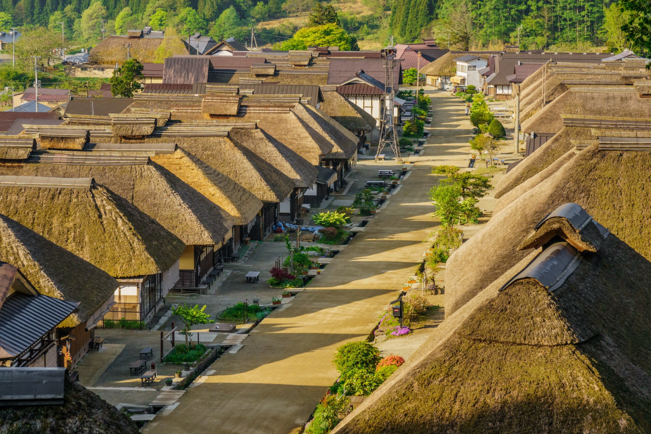 大内宿の茅葺きの古民家集落へ迷い込むように訪れて