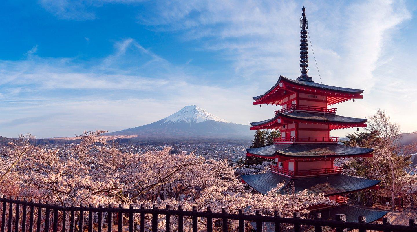 新倉山浅間公園・忠霊塔｜富士山を望む日本を代表する絶景